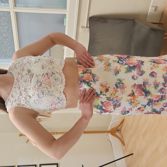 Size 4 to 6 (tag 6) two piece prom dress NWT white/floral design trumpet skirt - Picture 9 of 12